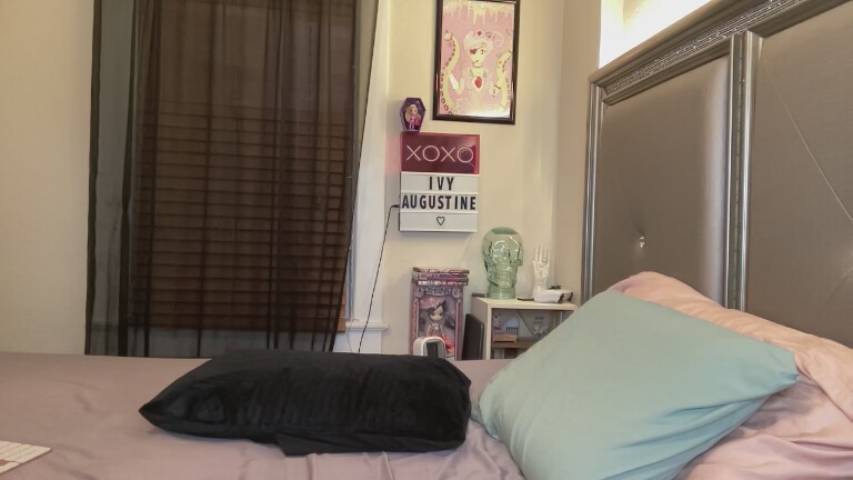 Ivy_Augustine's Streamate show and profile