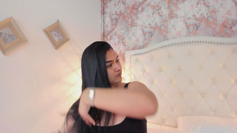 SaharaLyn's Streamate show and profile