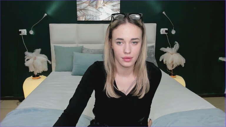 KinkiGirl's Streamate show and profile