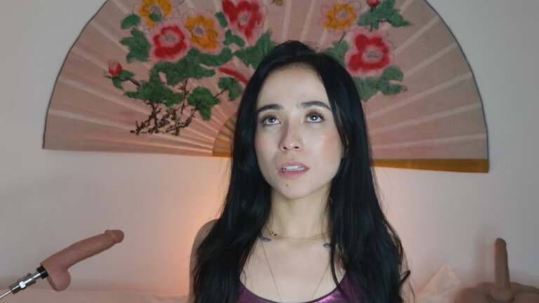 SweetSara33's Streamate show and profile