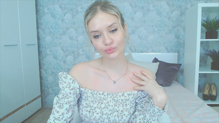 Lindy18's Streamate show and profile