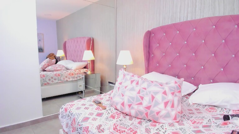 TaniaBroke's Streamate show and profile