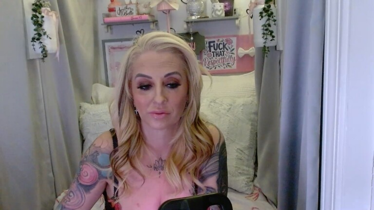 WhitneyJ's Streamate show and profile