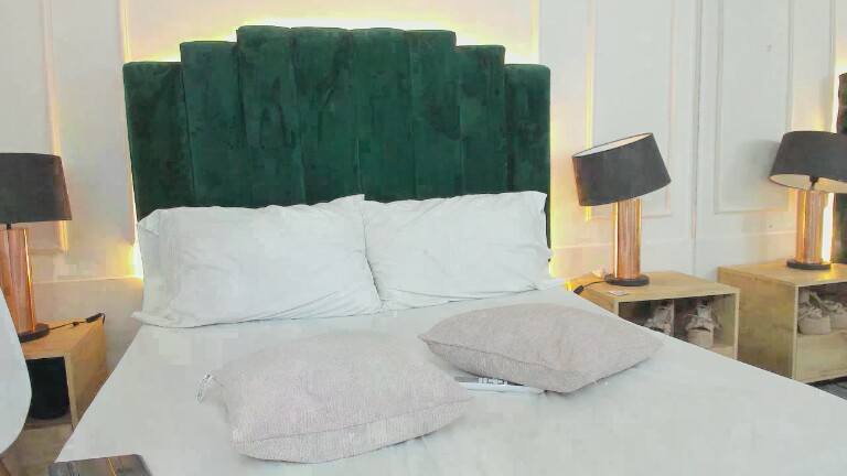 SabrinaMos's Streamate show and profile