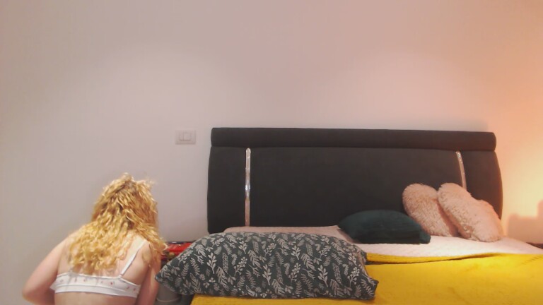 EVYE's Streamate show and profile