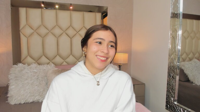 SophiaColinns's Streamate show and profile