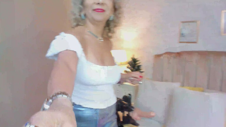 MoulinLamour's Streamate show and profile