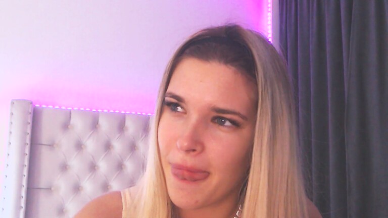 SharaBell's Streamate show and profile