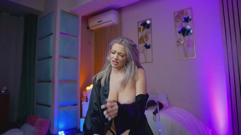 SabrinaJadeX's Streamate show and profile