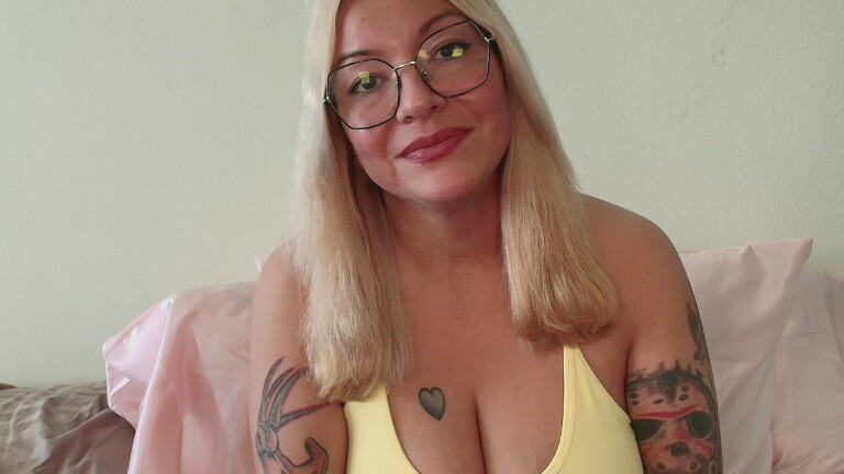 Cat_xx's Streamate show and profile