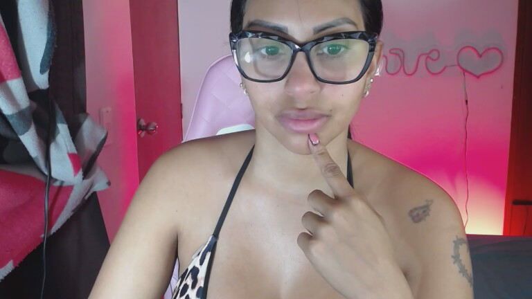 LATINA_BIG_CLITXXX's Streamate show and profile