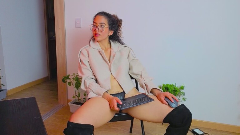 MaithePerroni's Streamate show and profile