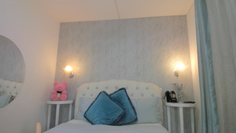 EmmilyMartinez's Streamate show and profile