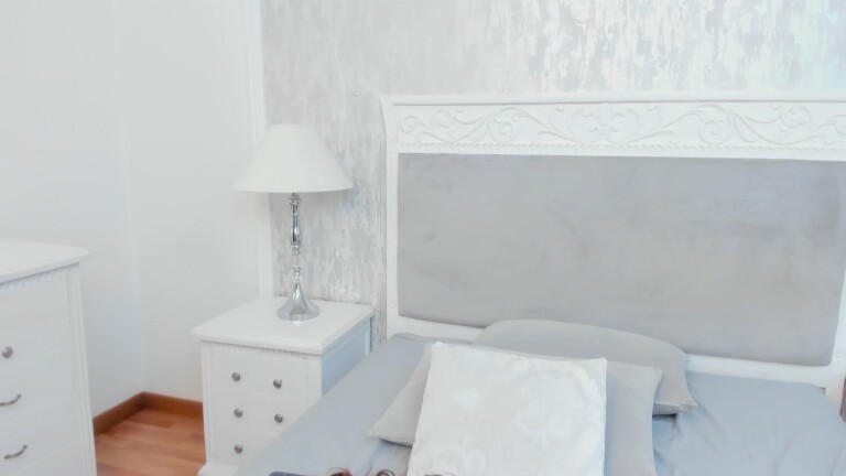 RoxanneJamess's Streamate show and profile