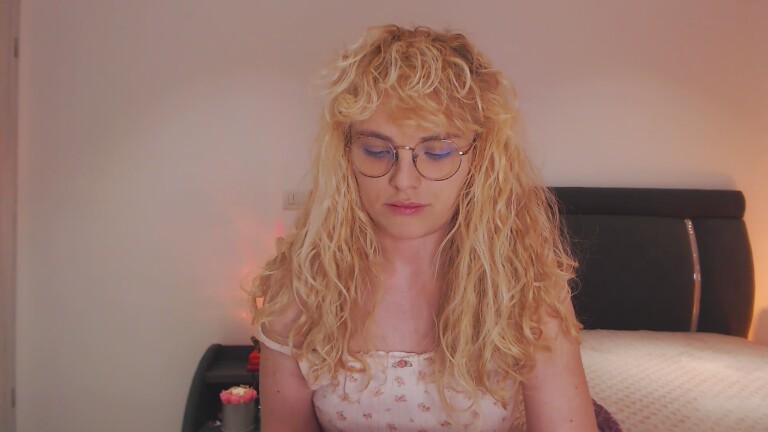 EVYE's Streamate show and profile