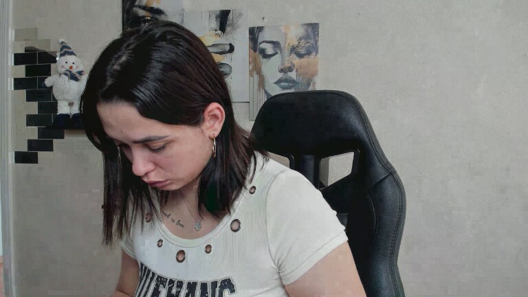 GlamNova's Streamate show and profile