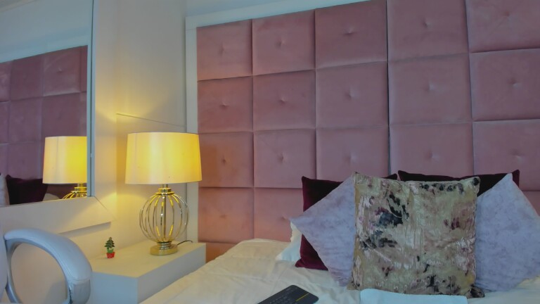 hollyBrisstol90's Streamate show and profile