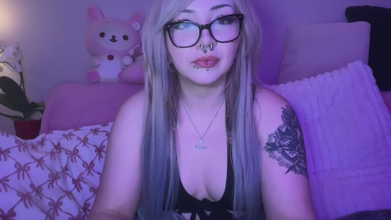 nymphokitty's Streamate show and profile