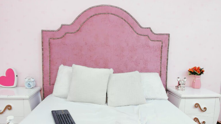 Alisha_Kitty's Streamate show and profile