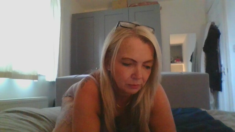 Elly49's Streamate show and profile