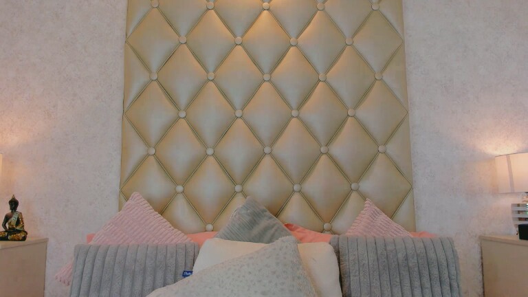 MiaaCaastro's Streamate show and profile