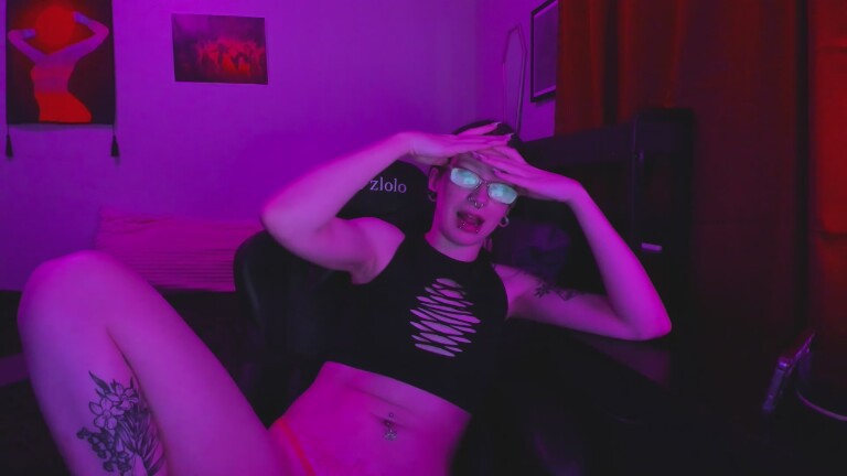 NikkiVill's Streamate show and profile