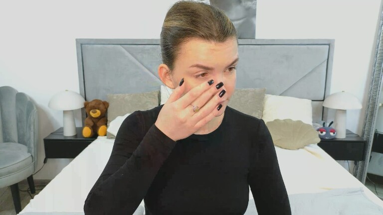 Reneswee's Streamate show and profile