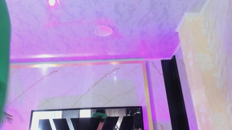 TiffanySantana's Streamate show and profile