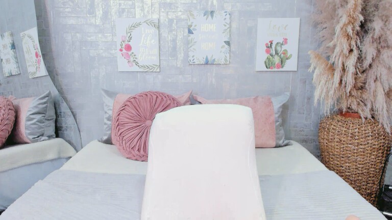 SaraBacker's Streamate show and profile