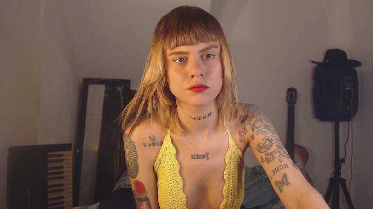 VictoriaDinucci's Streamate show and profile