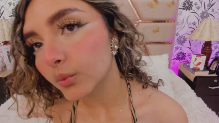 CloeesSuarez's Streamate show and profile