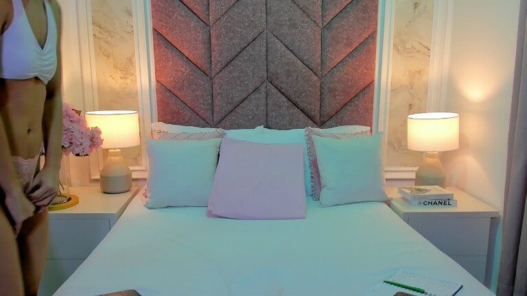 ScarletShinee's Streamate show and profile