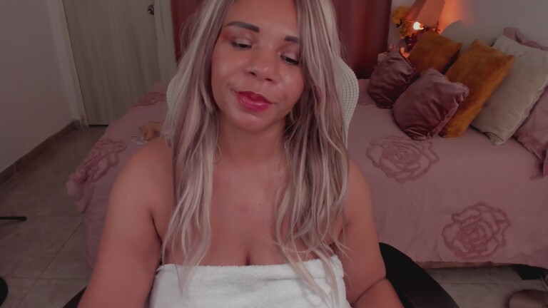 sofhylorenscum29's Streamate show and profile