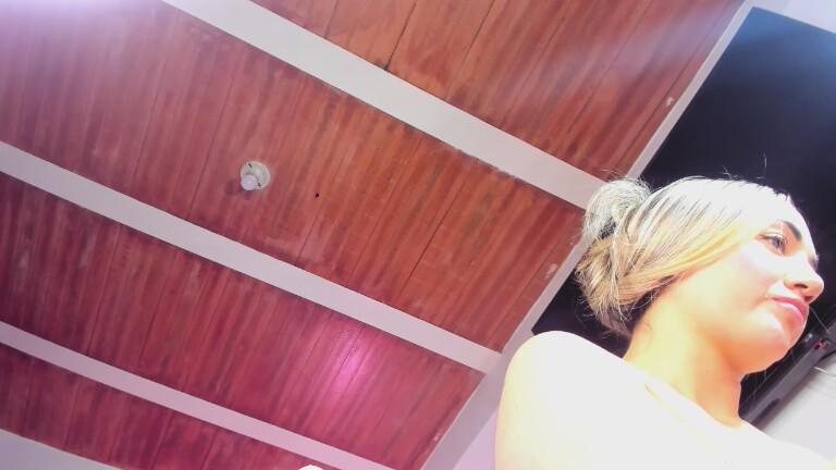 Sara019's Streamate show and profile