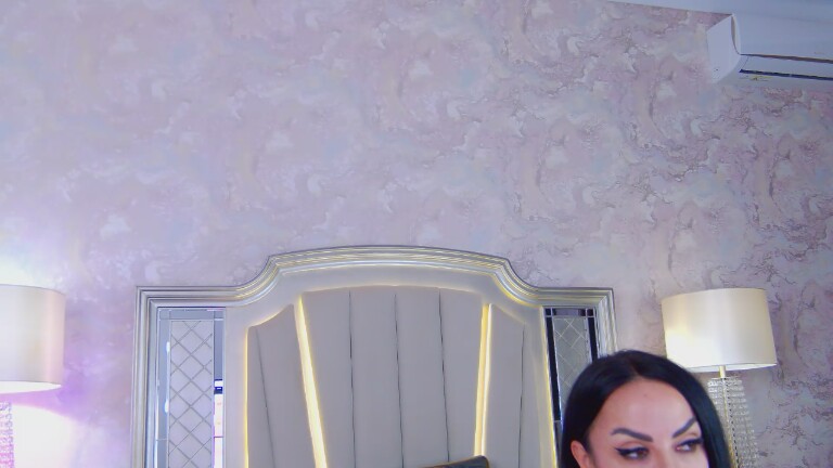 Issadorra's Streamate show and profile