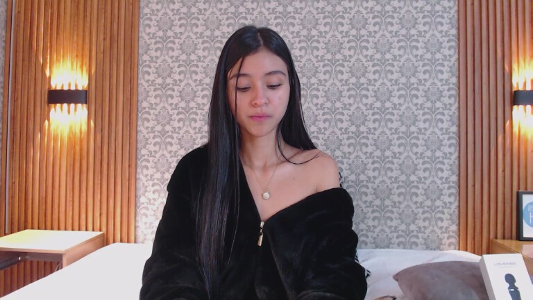 Charlotte_18's Streamate show and profile