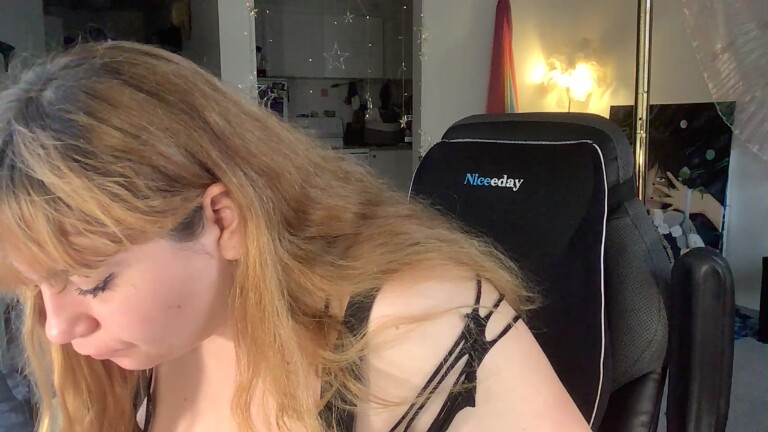 Bustyprincessleila's Streamate show and profile