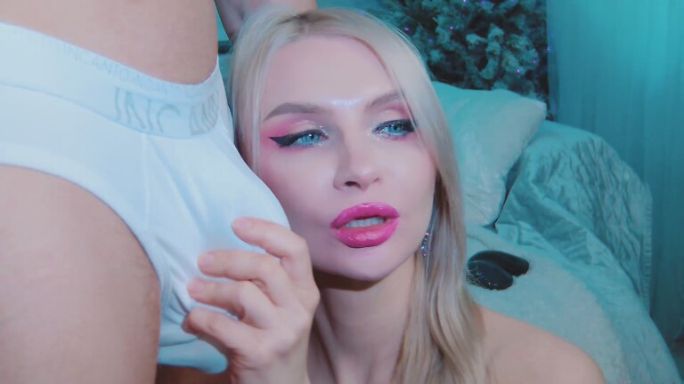 DenLina's Streamate show and profile