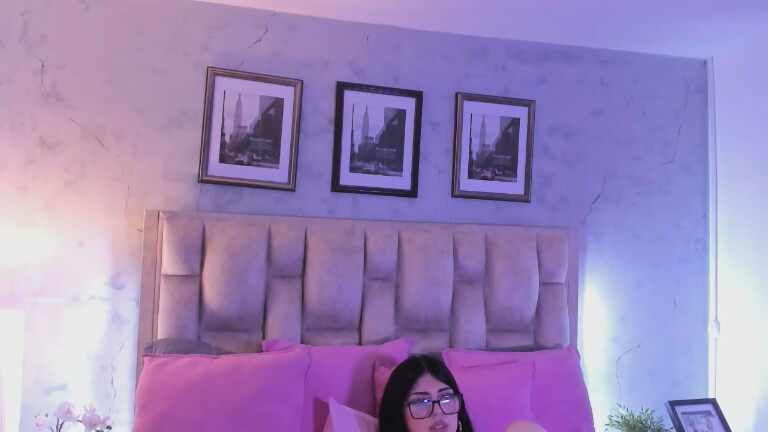 IsabellaaRossi's Streamate show and profile